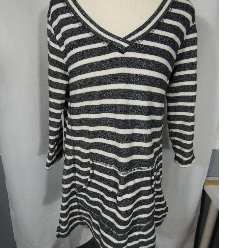 Liz Claiborne Weekend S Knit Tunic V-Neck Side Slits Kangaroo Pocket Athleisure